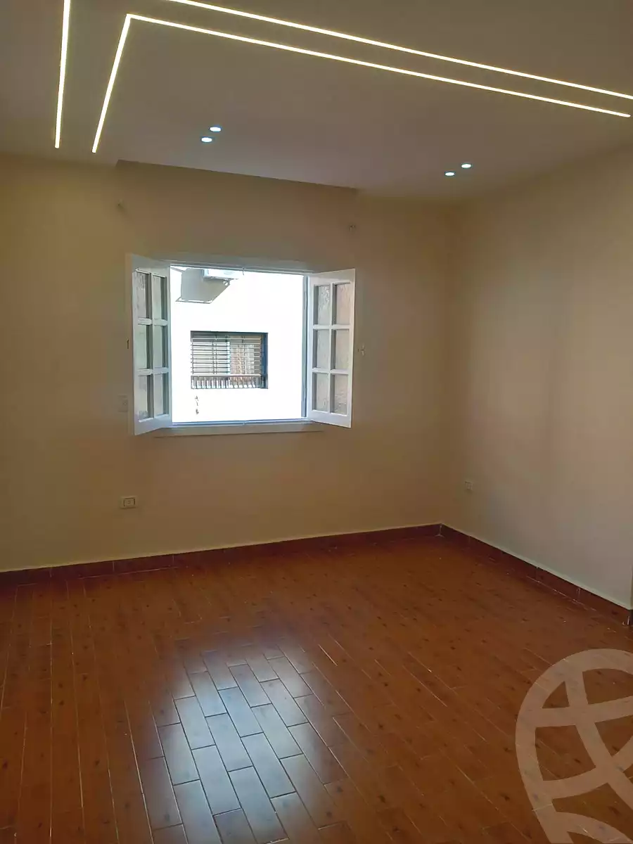 https://aqarmap.com.eg/ar/listing/6749387-for-sale-cairo-6th-of-october-el-ahyaa-neighborhood-2nd-divided-from-al-kafrawei-st