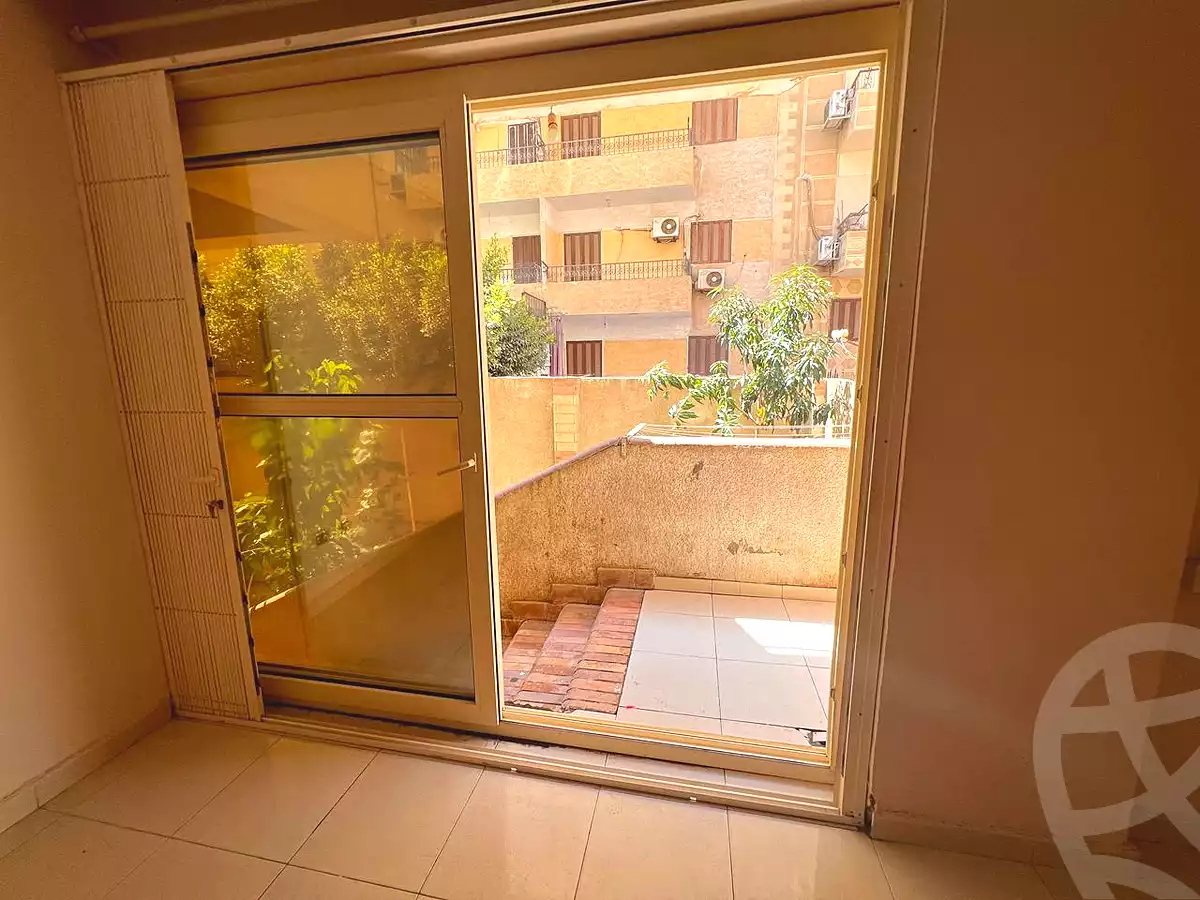 https://aqarmap.com.eg/ar/listing/6749449-for-sale-cairo-6th-of-october-el-ahyaa-neighborhood-2nd-divided-from-al-kafrawei-st