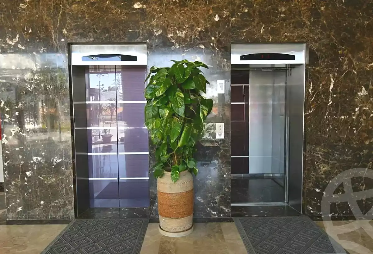 https://aqarmap.com.eg/en/listing/6750973-for-rent-cairo-el-sheikh-zayed-city-alex-cairo-desert-road-smart-village-y-r-sy-byzns-brk-sfrykw-llstthmr-l-qry