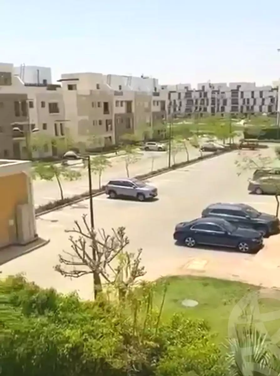 https://aqarmap.com.eg/ar/listing/6750997-for-sale-cairo-el-sheikh-zayed-city-compounds-kmbwnd-wyst-twn-swdyk