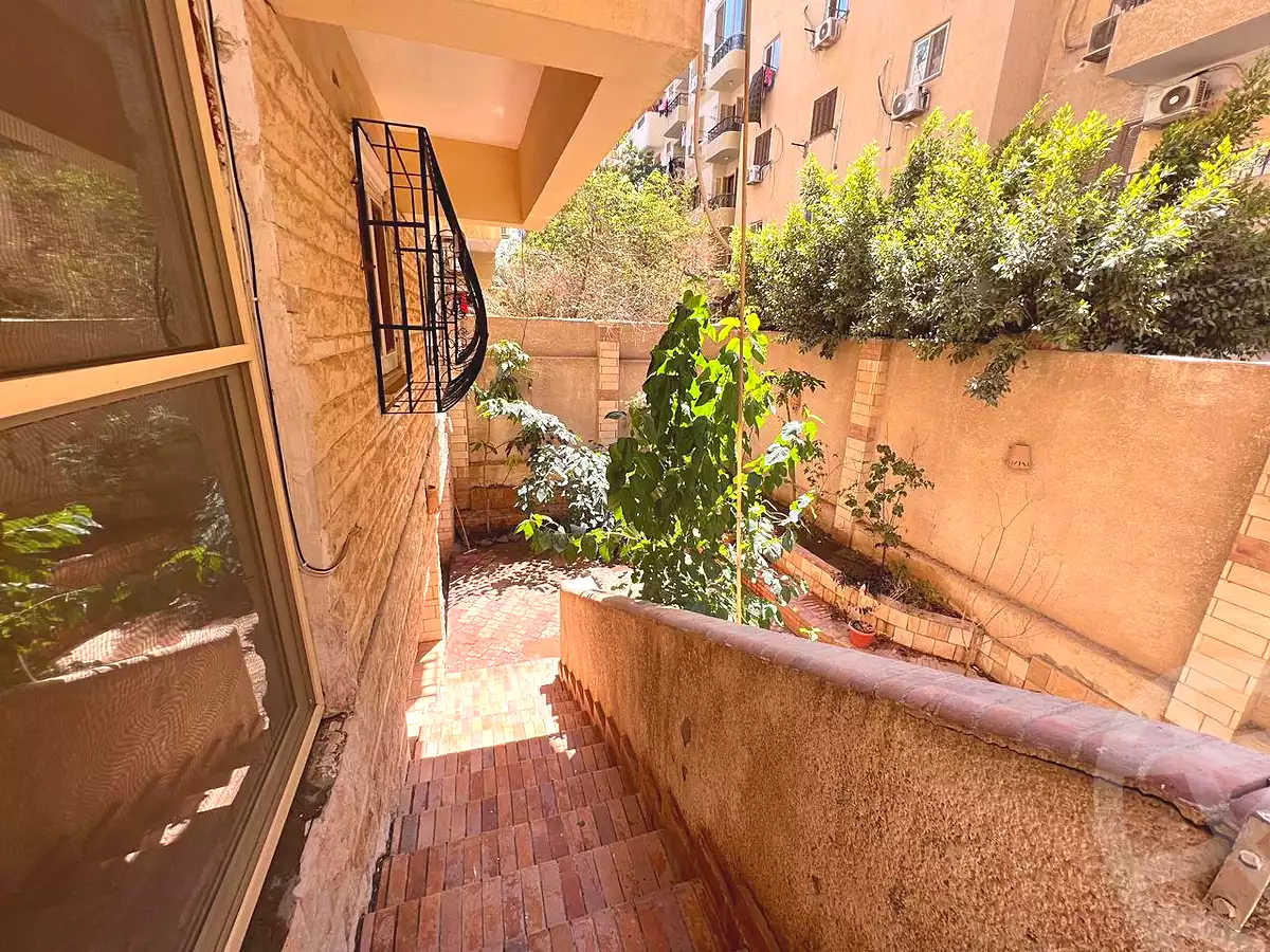 https://aqarmap.com.eg/ar/listing/6765021-for-sale-cairo-6th-of-october-el-ahyaa-neighborhood-2nd-divided-from-al-kafrawei-st