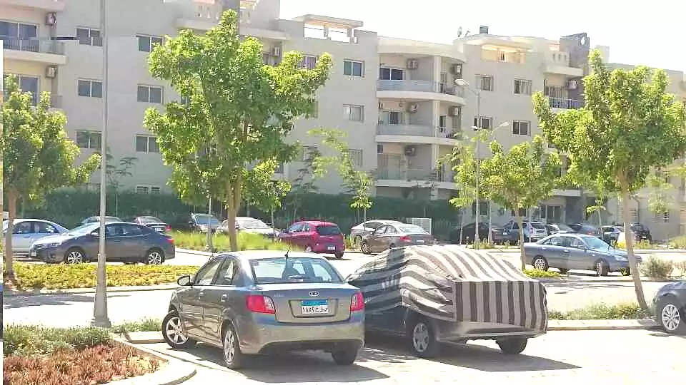 https://aqarmap.com.eg/ar/listing/6766645-for-sale-cairo-el-sheikh-zayed-city-compounds-dh-drys