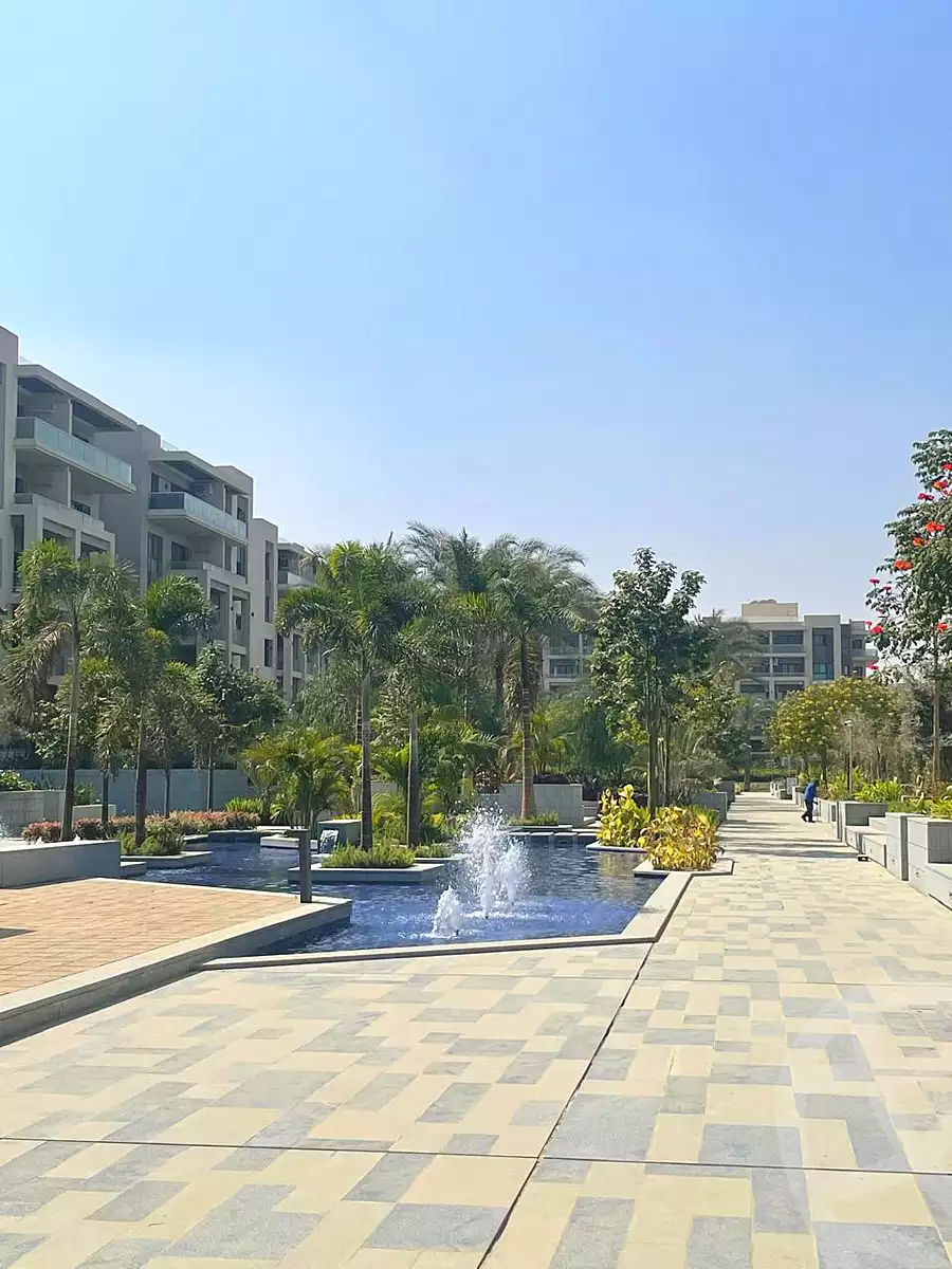 https://aqarmap.com.eg/ar/listing/6781763-for-sale-cairo-new-cairo-compounds-hyde-park-centre-ville-hyde-park