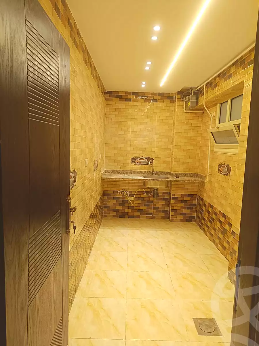 https://aqarmap.com.eg/ar/listing/6782036-for-sale-cairo-6th-of-october-el-ahyaa-neighborhood-2nd-divided-from-al-kafrawei-st