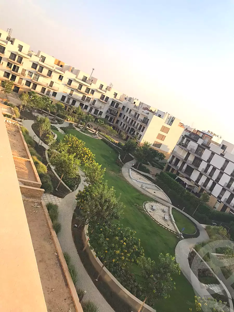 https://aqarmap.com.eg/ar/listing/6787982-for-sale-cairo-el-sheikh-zayed-city-compounds-kmbwnd-wyst-twn-swdyk