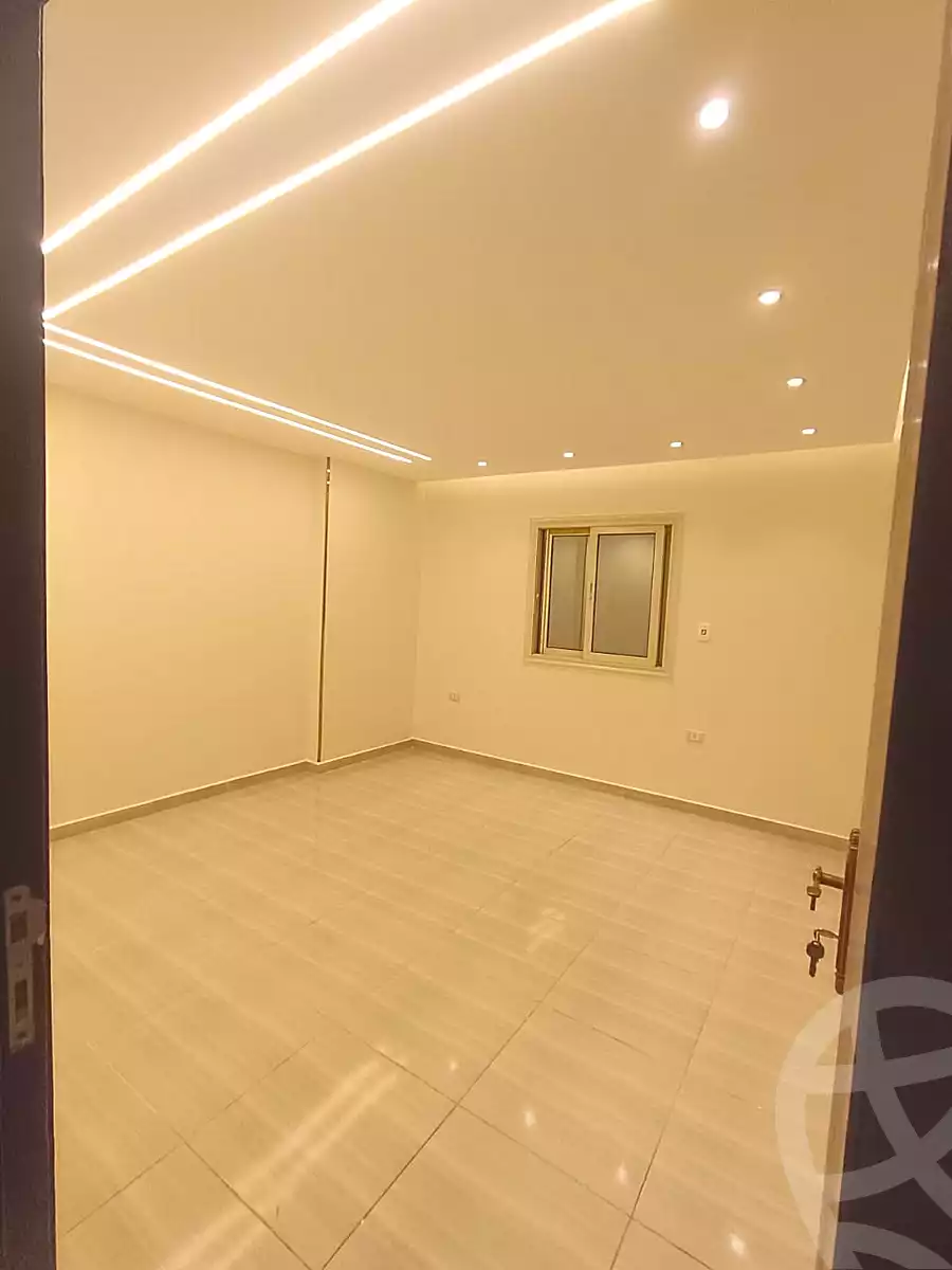 https://aqarmap.com.eg/ar/listing/6796439-for-sale-cairo-6th-of-october-el-ahyaa-neighborhood-2nd-divided-from-al-kafrawei-st