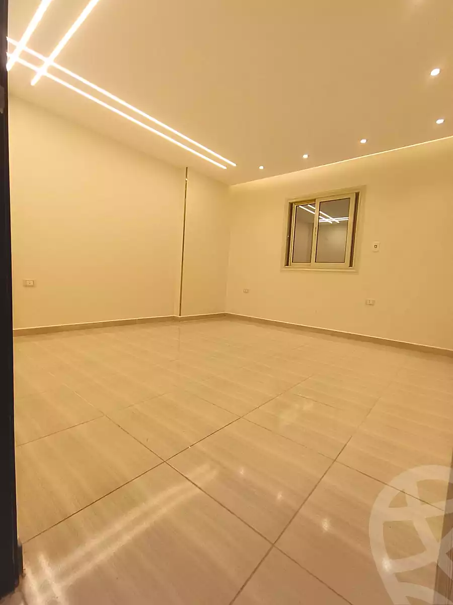 https://aqarmap.com.eg/ar/listing/6796449-for-sale-cairo-6th-of-october-el-ahyaa-neighborhood-1st-al-maahad