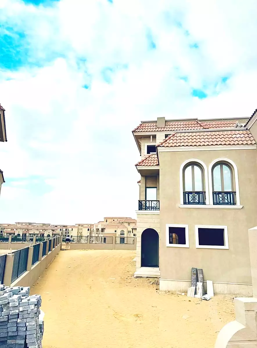 https://aqarmap.com.eg/ar/listing/6799192-for-sale-cairo-el-shorouk-compounds-yfy-ryzydns