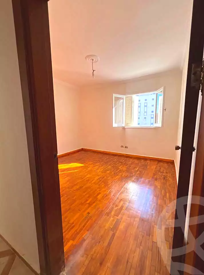 https://aqarmap.com.eg/en/listing/6805120-for-sale-alexandria-ganaklis