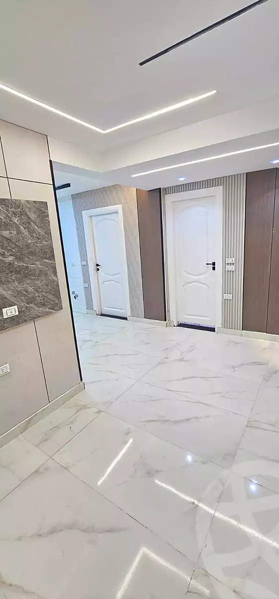 https://aqarmap.com.eg/ar/listing/6806850-for-sale-cairo-6th-of-october-el-ahyaa-neighborhood-1st-al-maahad