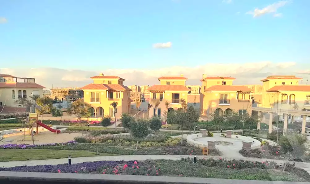 https://aqarmap.com.eg/en/listing/6818635-for-sale-cairo-new-cairo-compounds-mountain-view-hyde-park