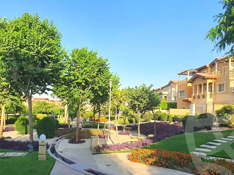 https://aqarmap.com.eg/en/listing/6818668-for-sale-cairo-new-cairo-compounds-hyde-park-centre-ville-hyde-park
