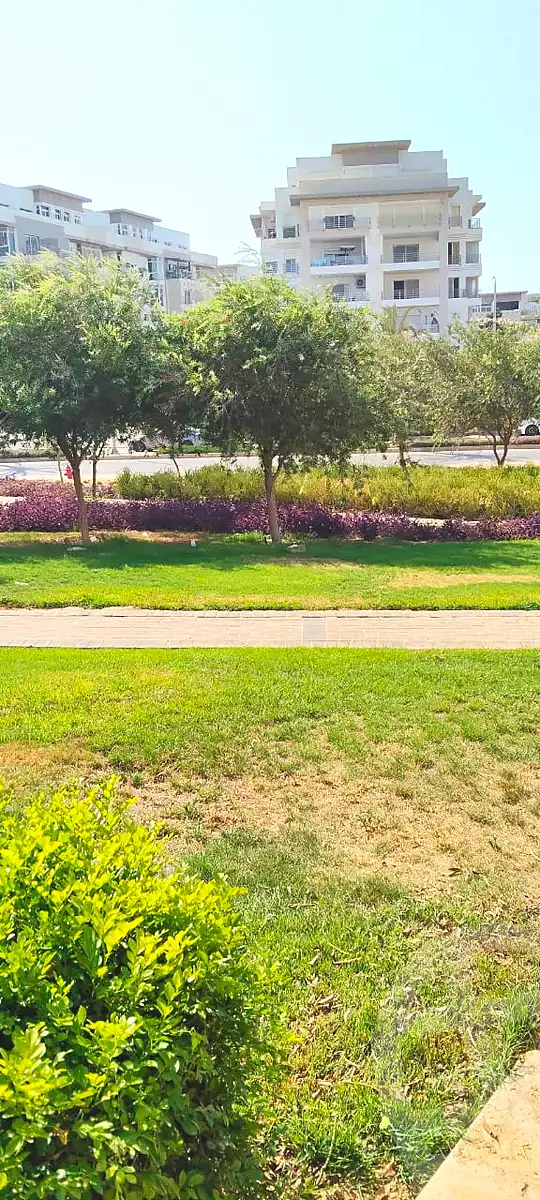 https://aqarmap.com.eg/en/listing/6818668-for-sale-cairo-new-cairo-compounds-hyde-park-centre-ville-hyde-park