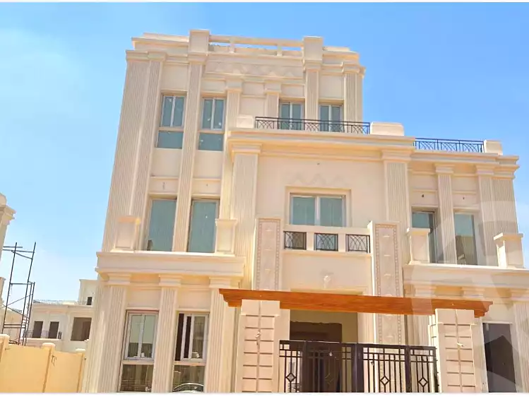 https://aqarmap.com.eg/ar/listing/6818834-for-sale-cairo-new-administrative-capital-r5-granville-compound-founders