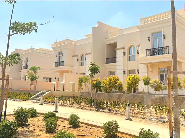 https://aqarmap.com.eg/ar/listing/6818834-for-sale-cairo-new-administrative-capital-r5-granville-compound-founders