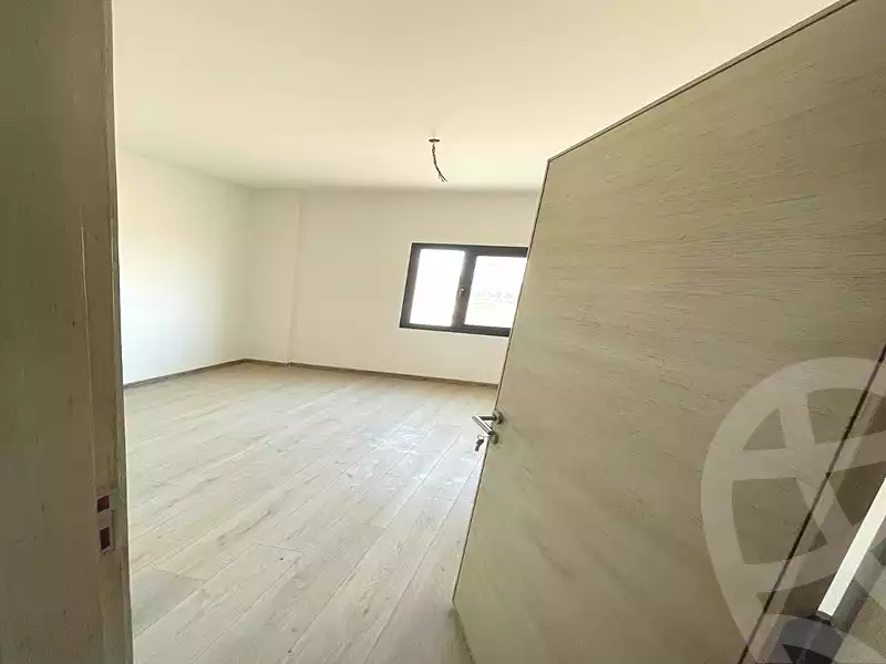 https://aqarmap.com.eg/ar/listing/6821649-for-sale-cairo-el-shorouk-compounds-al-burouj-compound-imkan