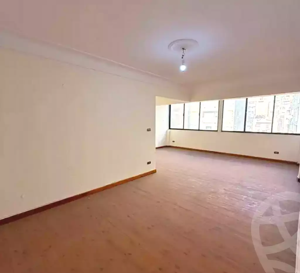 https://aqarmap.com.eg/ar/listing/6822463-for-sale-alexandria-el-asafra-l-sfr-bhry