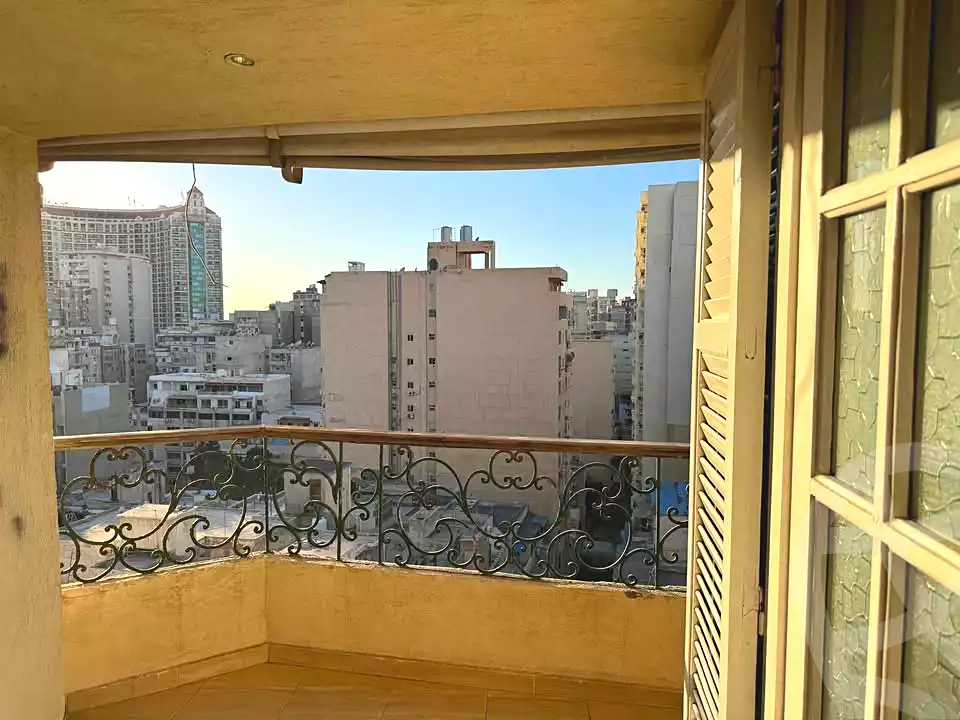 https://aqarmap.com.eg/en/listing/6829469-for-sale-alexandria-ganaklis