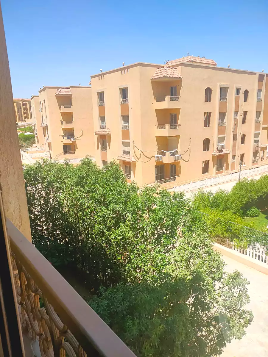 https://aqarmap.com.eg/ar/listing/6830912-for-sale-cairo-el-sheikh-zayed-city-compounds-el-khamayel