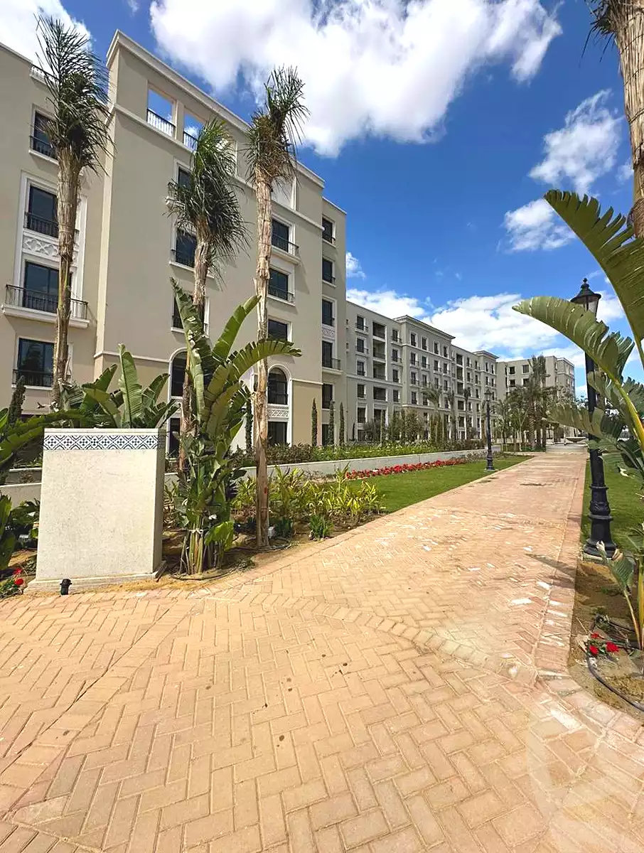https://aqarmap.com.eg/en/listing/6837546-for-sale-cairo-el-sheikh-zayed-city-compounds-kmbwnd-fyldj-wyst-dr-llttwyr