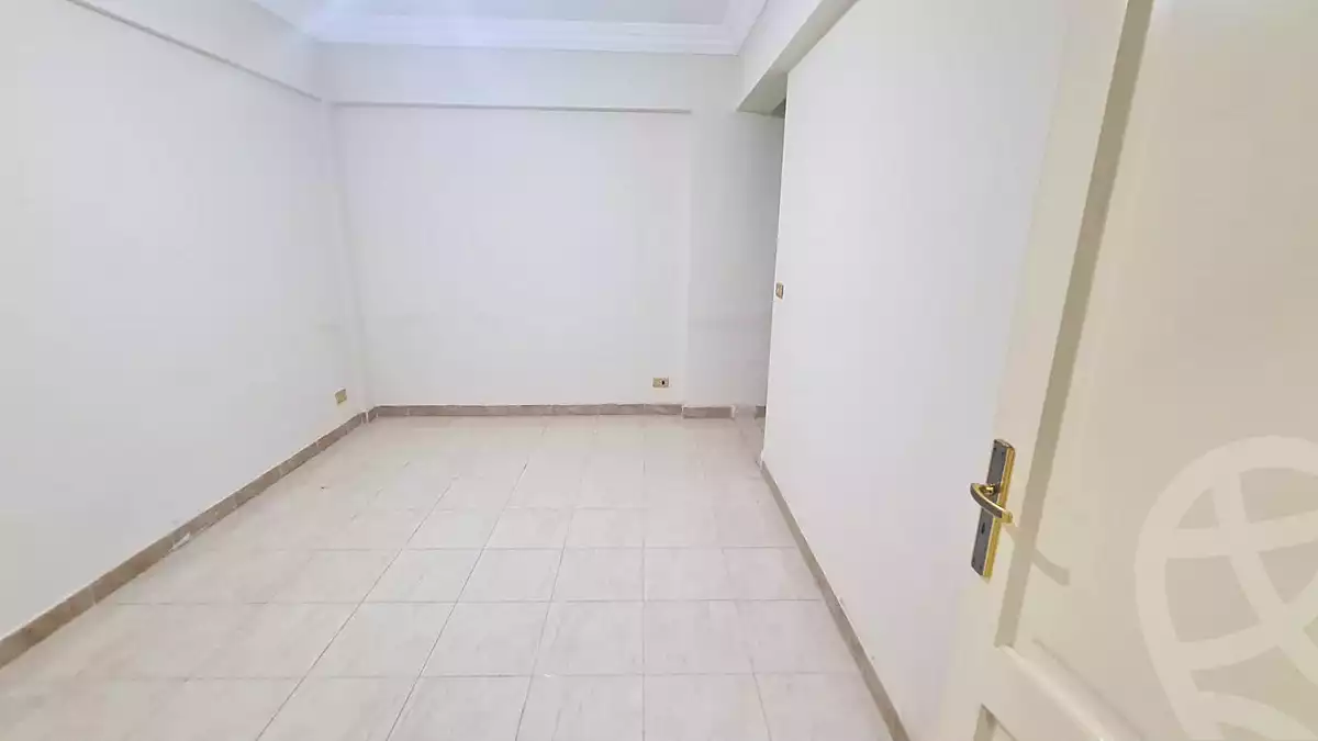 https://aqarmap.com.eg/ar/listing/6837938-for-sale-alexandria-smouha-tout-ankh-amoun-st