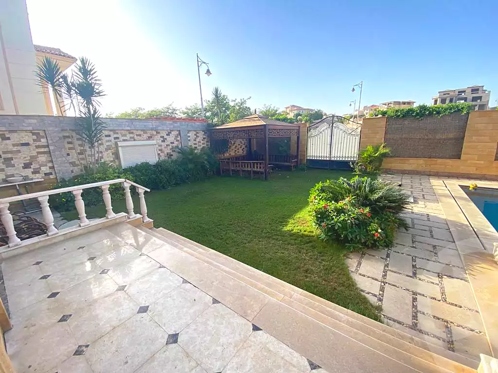 https://aqarmap.com.eg/ar/listing/6839171-for-sale-cairo-el-sheikh-zayed-city-compounds-royal-city