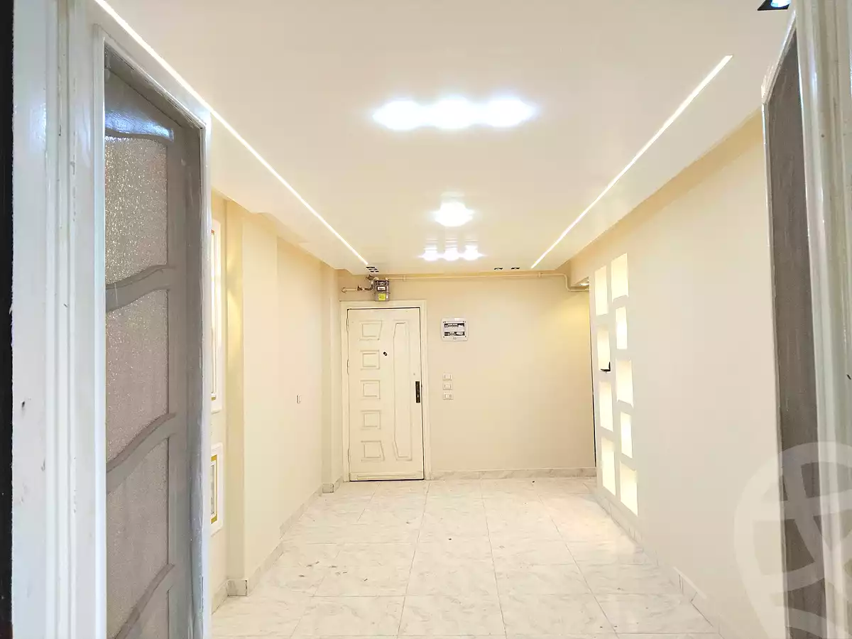 https://aqarmap.com.eg/en/listing/6845404-for-sale-alexandria-al-agamy-bw-ywsf-hosni-mubarak-st