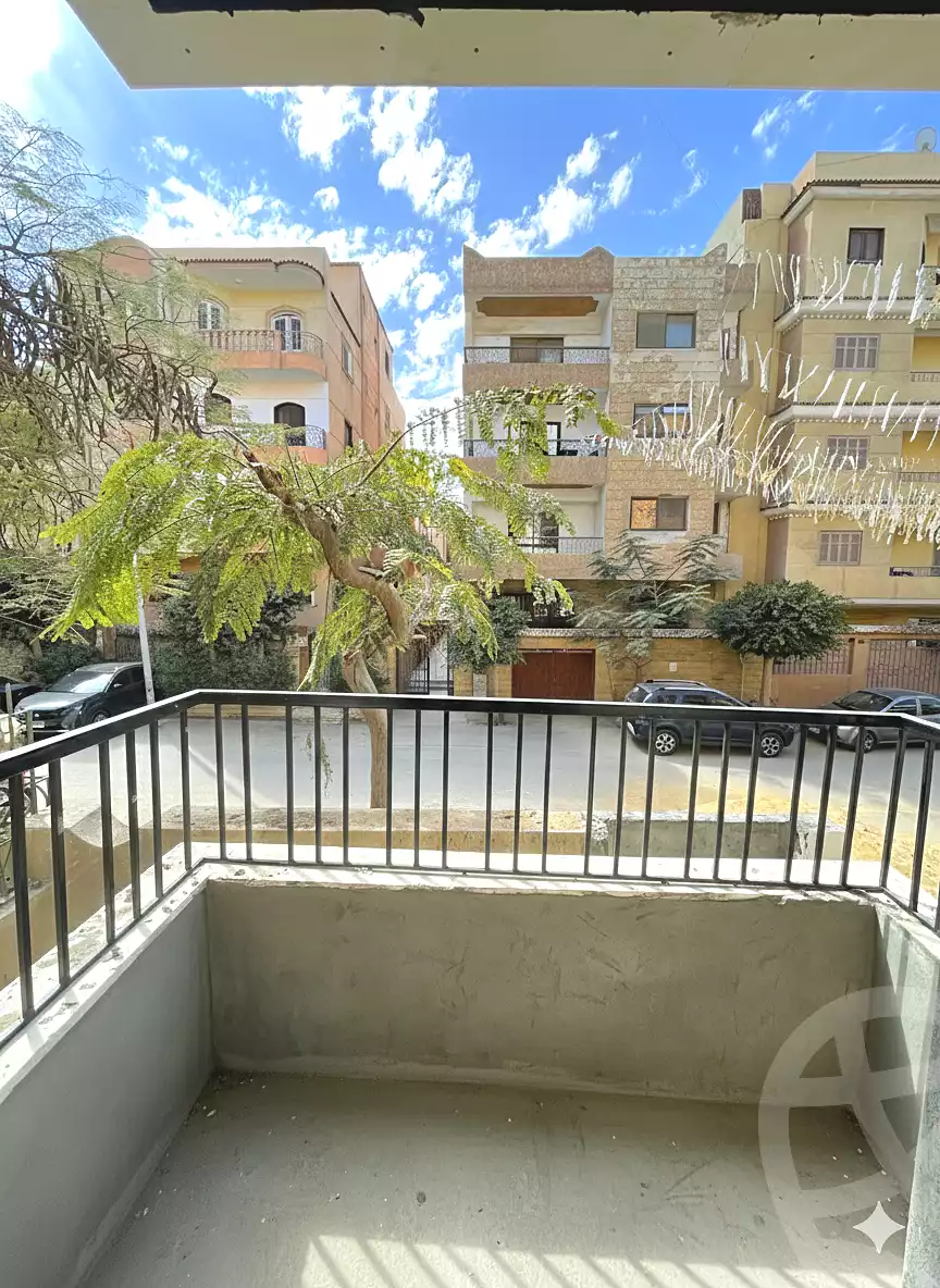 https://aqarmap.com.eg/ar/listing/6787515-for-sale-cairo-6th-of-october-el-ahyaa-neighborhood-2nd-divided-from-al-kafrawei-st