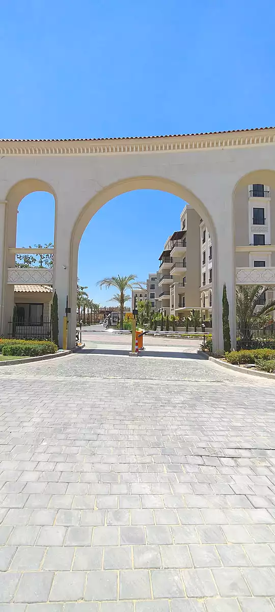 https://aqarmap.com.eg/ar/listing/6849594-for-sale-cairo-el-sheikh-zayed-city-compounds-kmbwnd-fyldj-wyst-dr-llttwyr