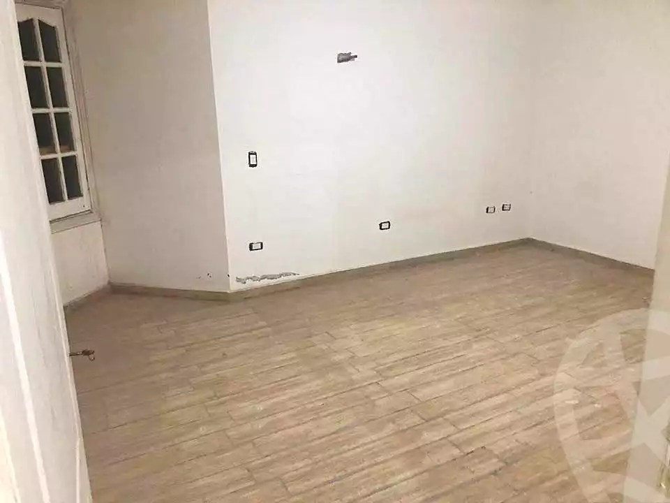 https://aqarmap.com.eg/ar/listing/6860199-for-sale-alexandria-new-miami-street-10
