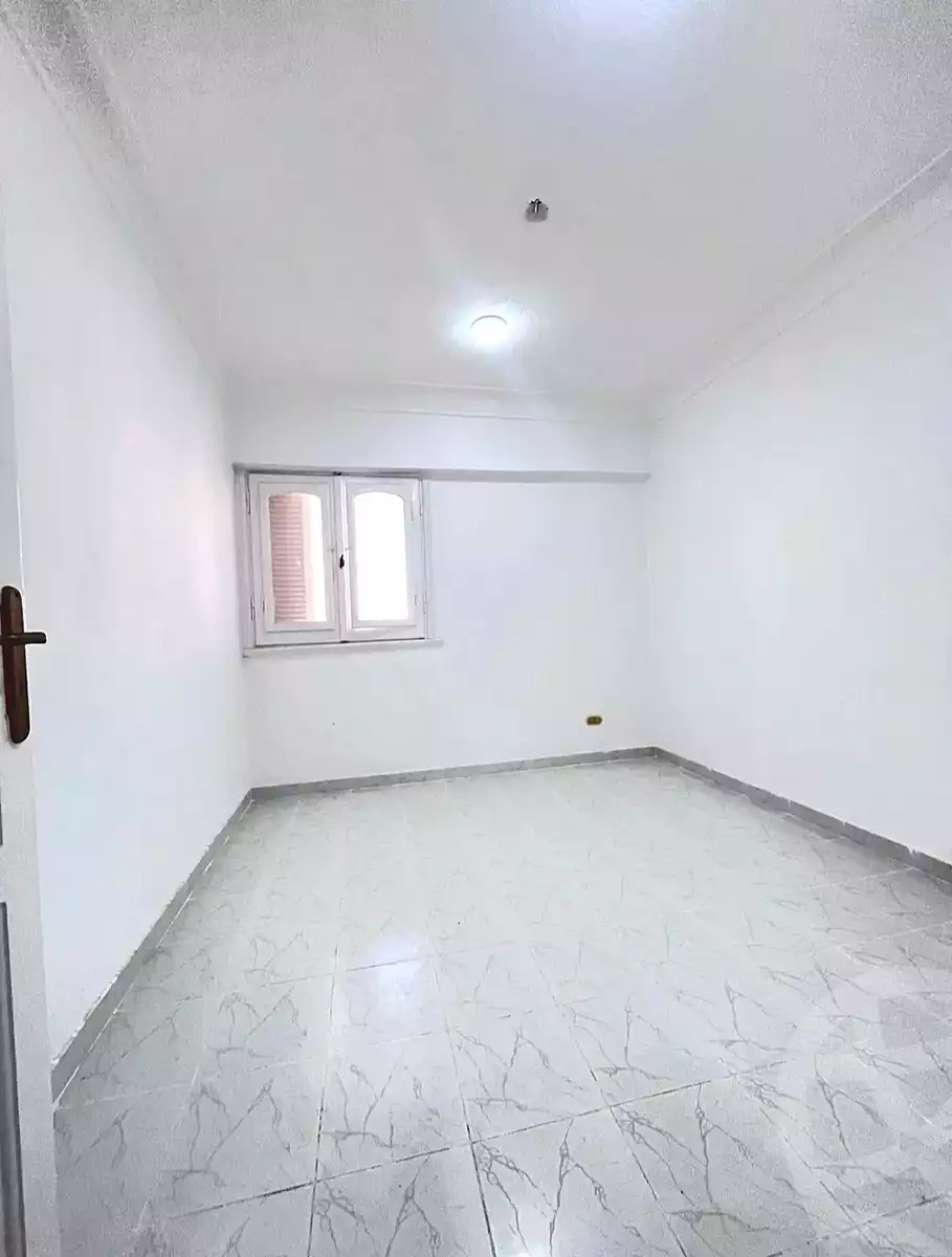 https://aqarmap.com.eg/ar/listing/6862648-for-sale-alexandria-al-agamy-shataa-el-nakheel