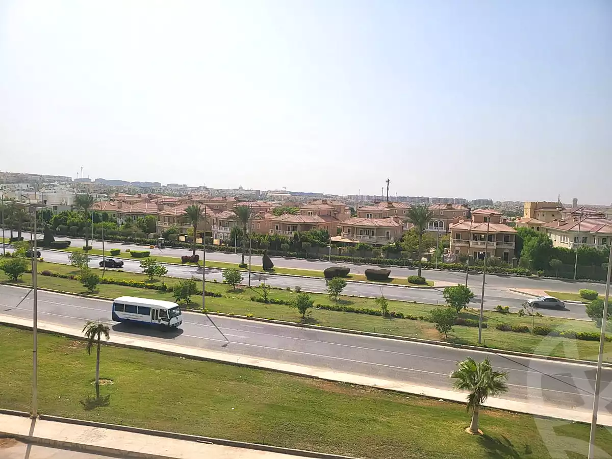 https://aqarmap.com.eg/ar/listing/6866660-for-sale-cairo-new-cairo-ganob-el-akadamiya-orouba-axis