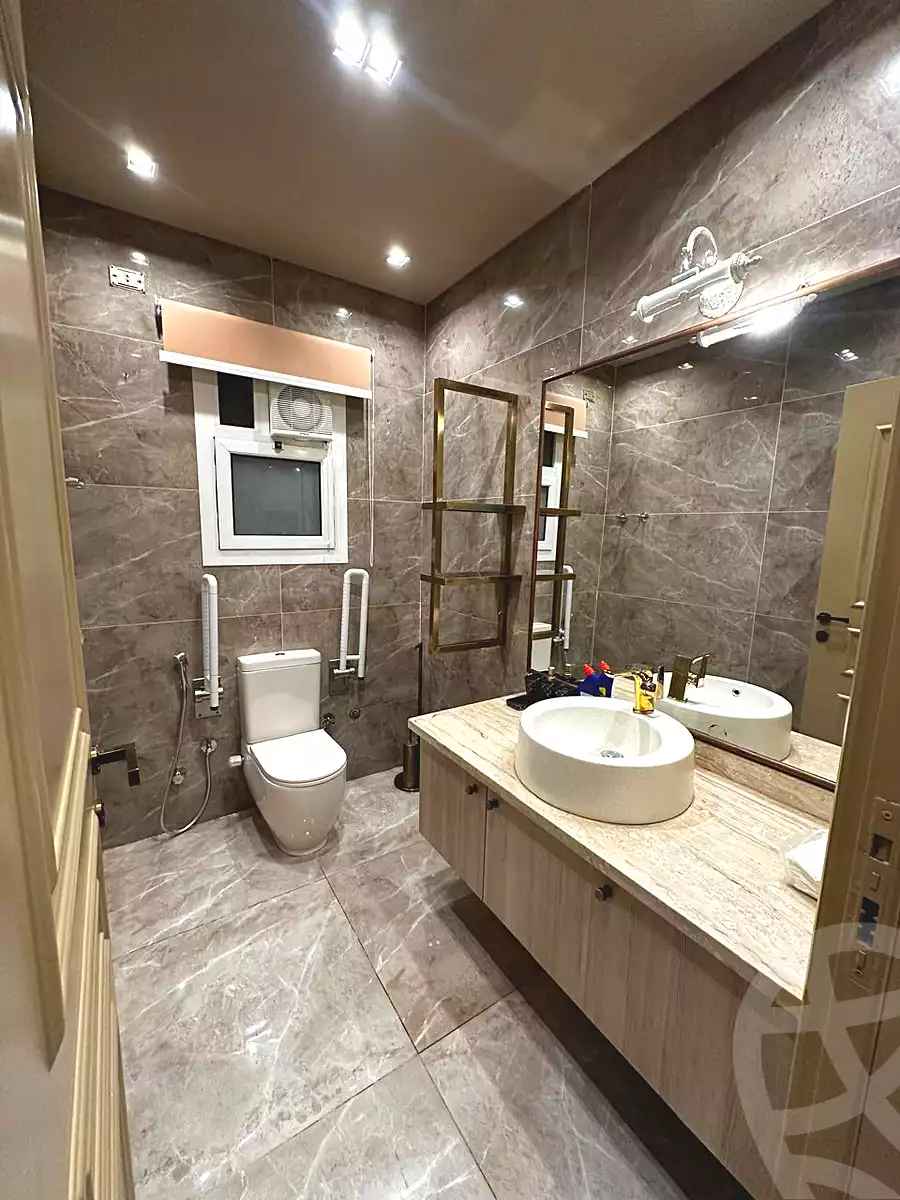 https://aqarmap.com.eg/en/listing/6870264-for-sale-cairo-new-cairo-compounds-mountain-view-hyde-park