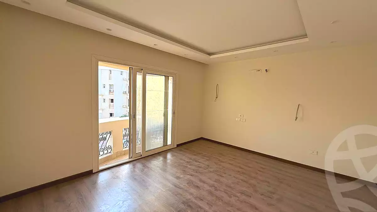 https://aqarmap.com.eg/ar/listing/6870266-for-sale-cairo-new-cairo-compounds-mountain-view-hyde-park