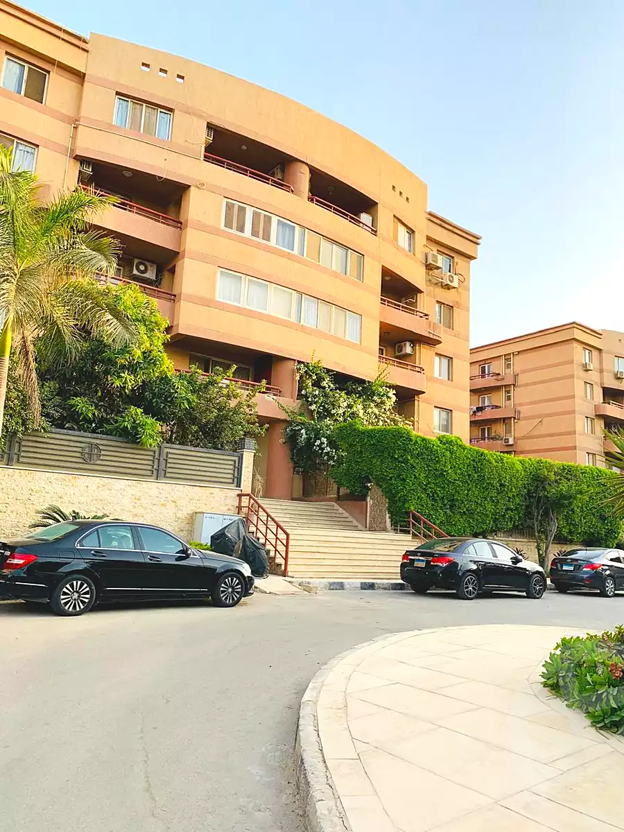 https://aqarmap.com.eg/ar/listing/6870494-for-sale-cairo-new-cairo-lrhb-city-phase-4-ahmed-oraby-st