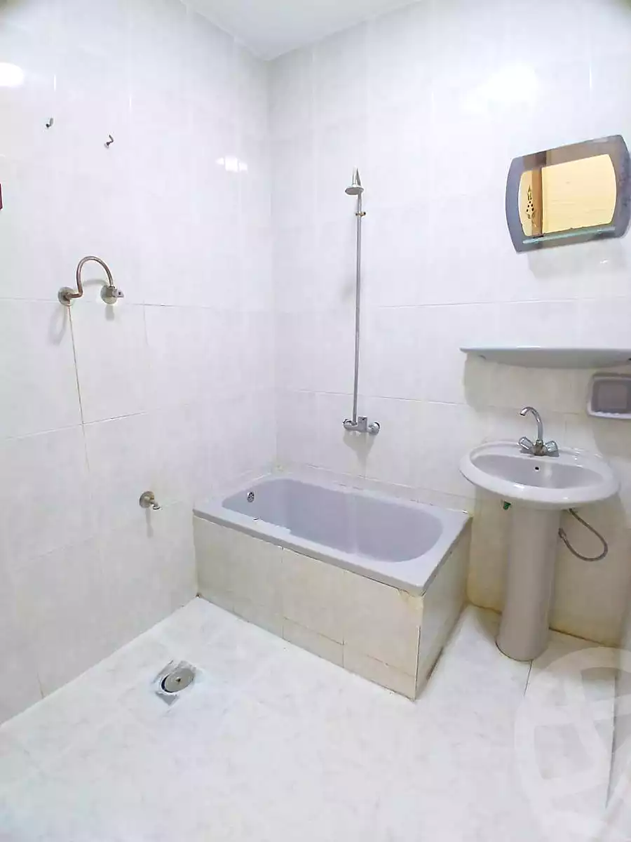 https://aqarmap.com.eg/ar/listing/6872735-for-sale-alexandria-al-agamy-shataa-el-nakheel