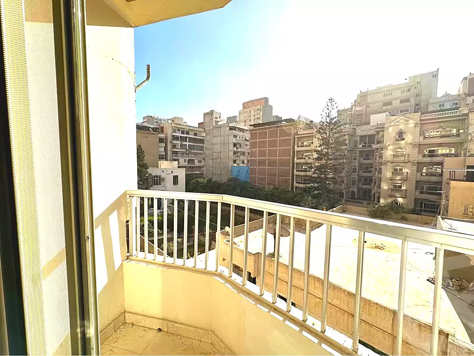 https://aqarmap.com.eg/en/listing/6873501-for-rent-alexandria-lauran