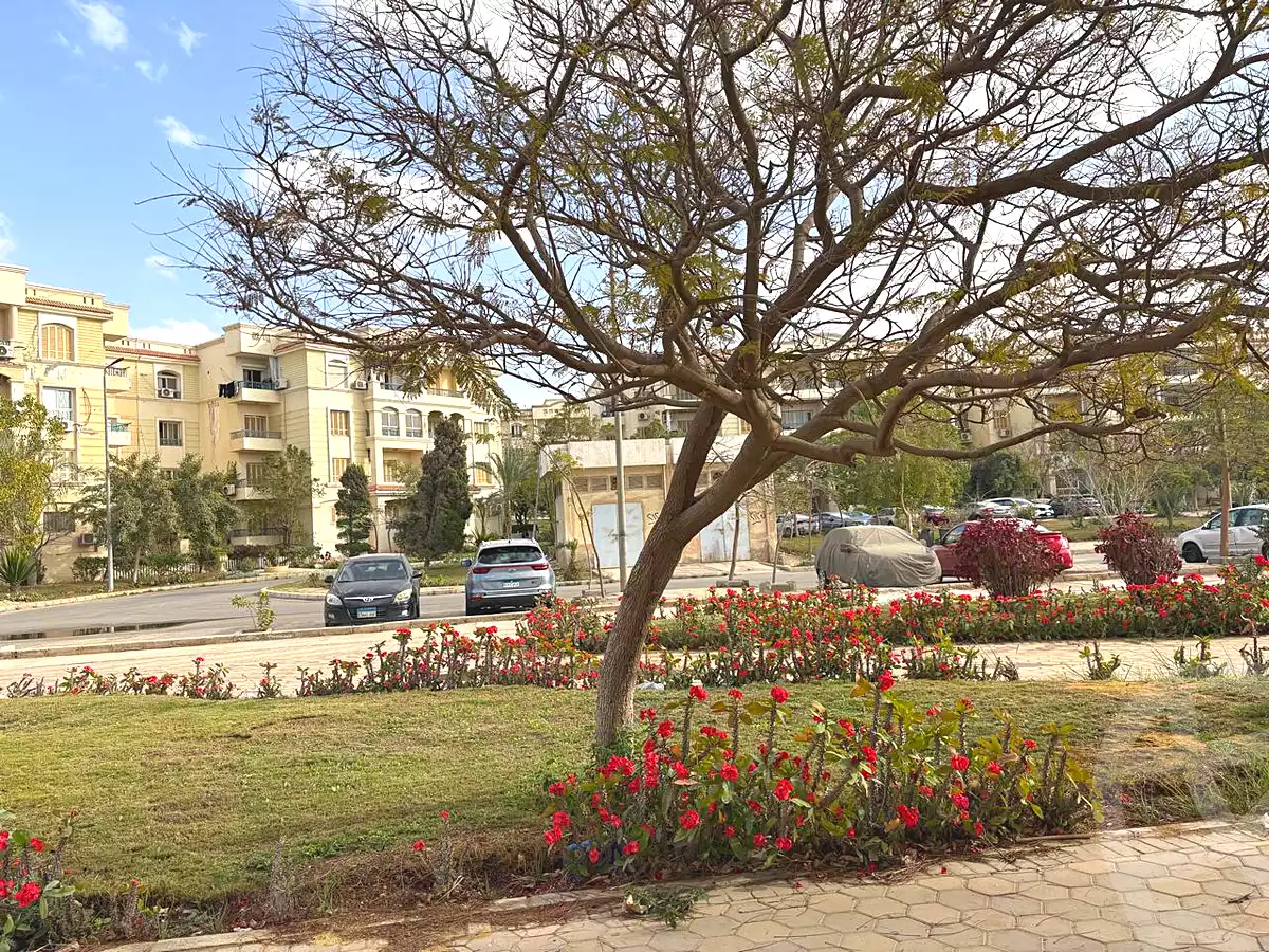 https://aqarmap.com.eg/en/listing/6877932-for-sale-cairo-el-sheikh-zayed-city-compounds-el-khamayel