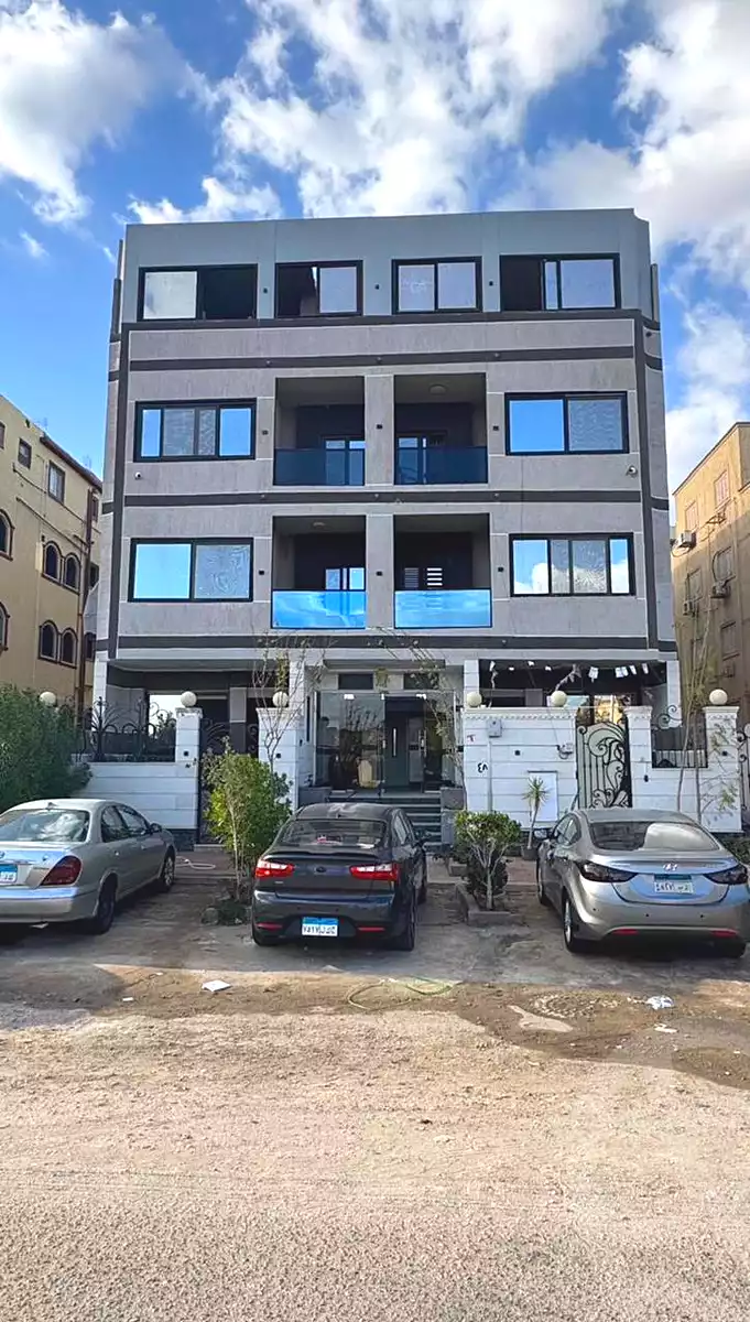 https://aqarmap.com.eg/ar/listing/6877941-for-sale-cairo-el-sheikh-zayed-city-el-hay-el-thaleth-ashaer-area-3-el-salam-st