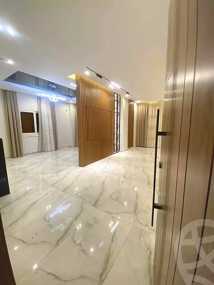 https://aqarmap.com.eg/en/listing/6884615-for-sale-cairo-new-administrative-capital-r8-qamari-compound-new-event