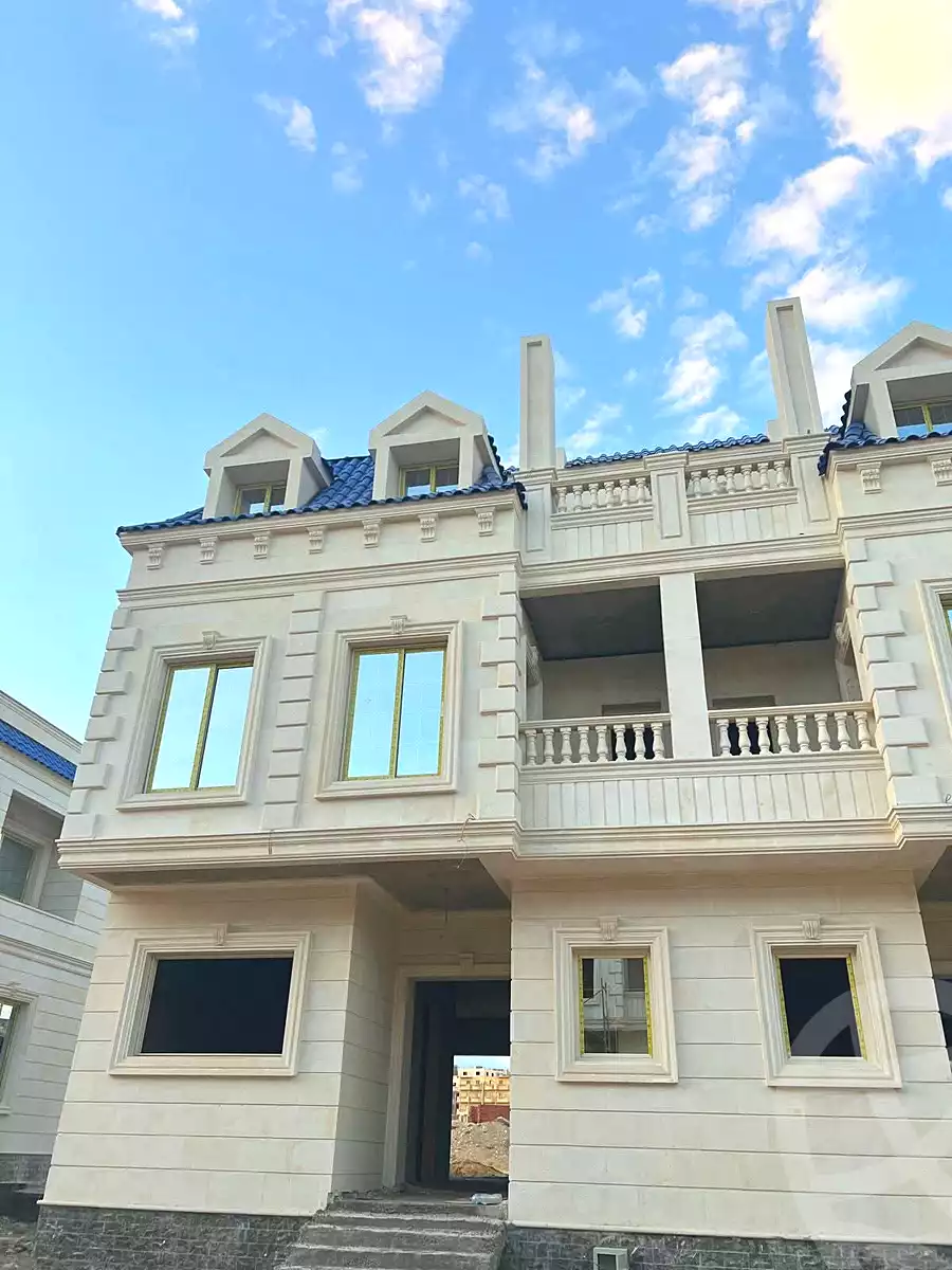 https://aqarmap.com.eg/ar/listing/6887379-for-sale-cairo-al-oubour-compounds-turath-park-compound
