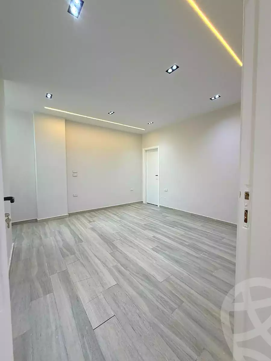 https://aqarmap.com.eg/ar/listing/6895438-for-sale-cairo-6th-of-october-el-ahyaa-neighborhood-3rd-al-hay-al-thalith-st