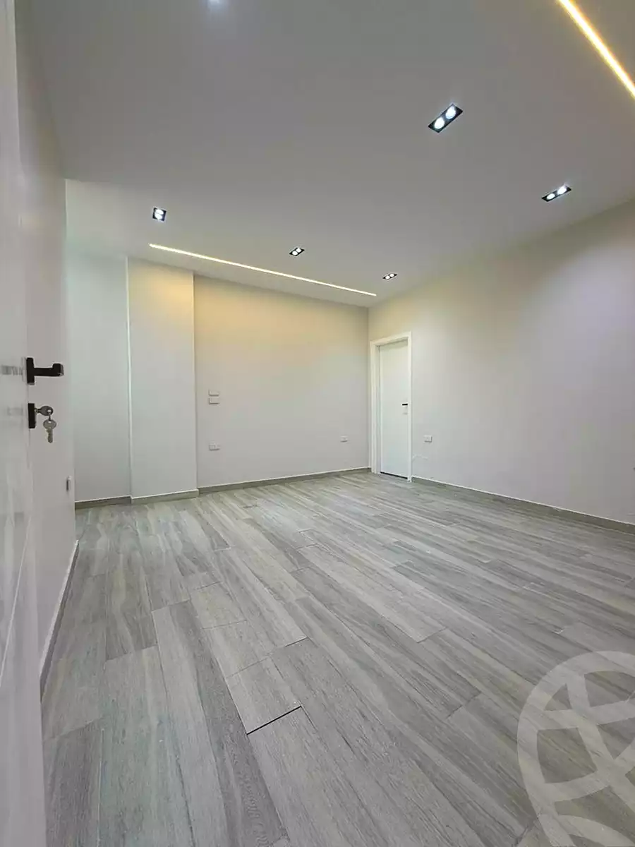 https://aqarmap.com.eg/ar/listing/6895438-for-sale-cairo-6th-of-october-el-ahyaa-neighborhood-3rd-al-hay-al-thalith-st