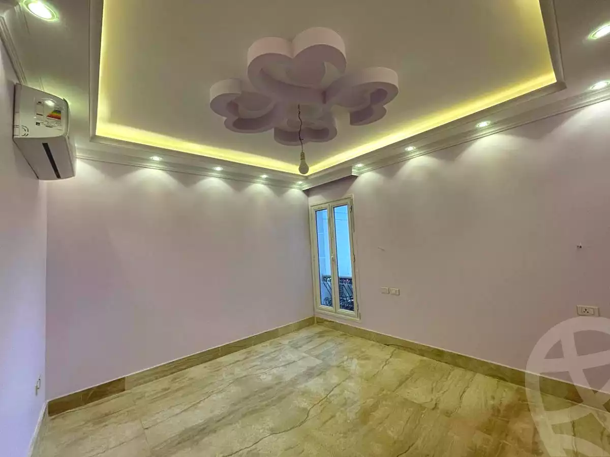 https://aqarmap.com.eg/en/listing/6899087-for-sale-cairo-new-cairo-compounds-mountain-view-hyde-park