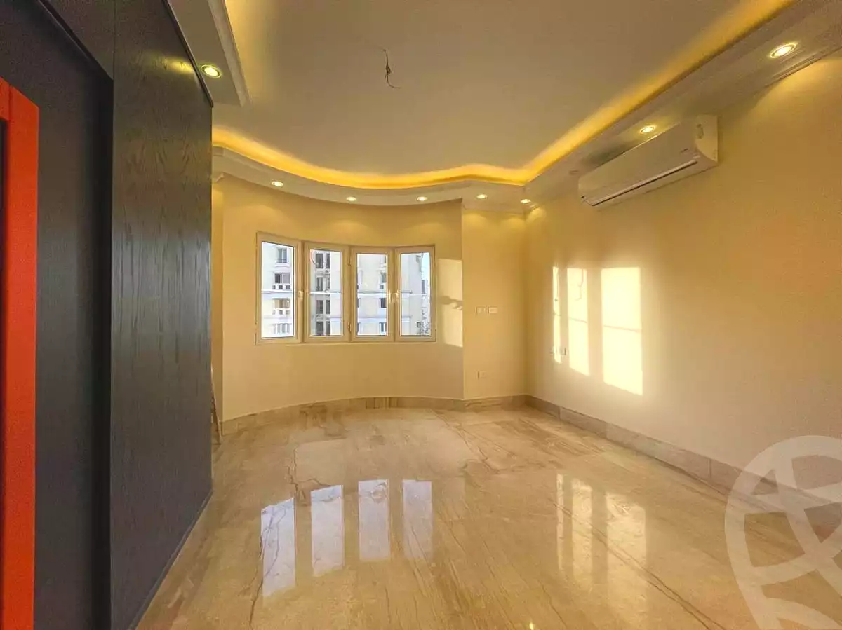 https://aqarmap.com.eg/en/listing/6899087-for-sale-cairo-new-cairo-compounds-mountain-view-hyde-park