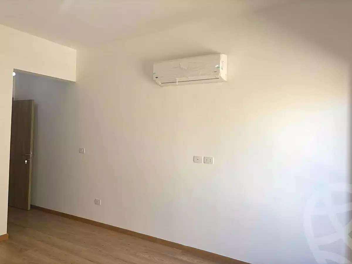 شقة بـ٣ غرف نوم في فيفث سكوير المراسم، صورة ٢ من ٩