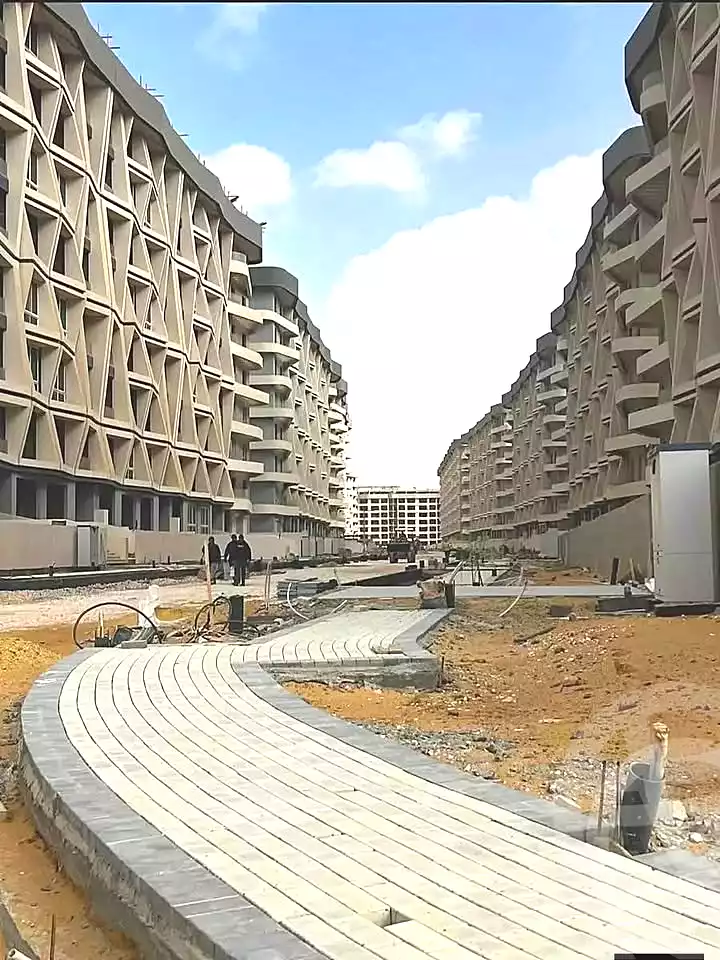 https://aqarmap.com.eg/en/listing/6904471-for-sale-cairo-new-administrative-capital-r7-midtown-condo