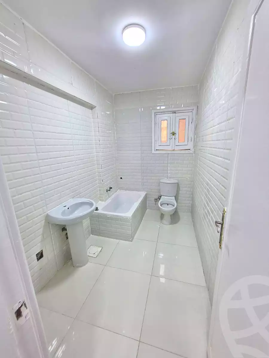 https://aqarmap.com.eg/ar/listing/6907796-for-sale-alexandria-al-agamy-shataa-el-nakheel