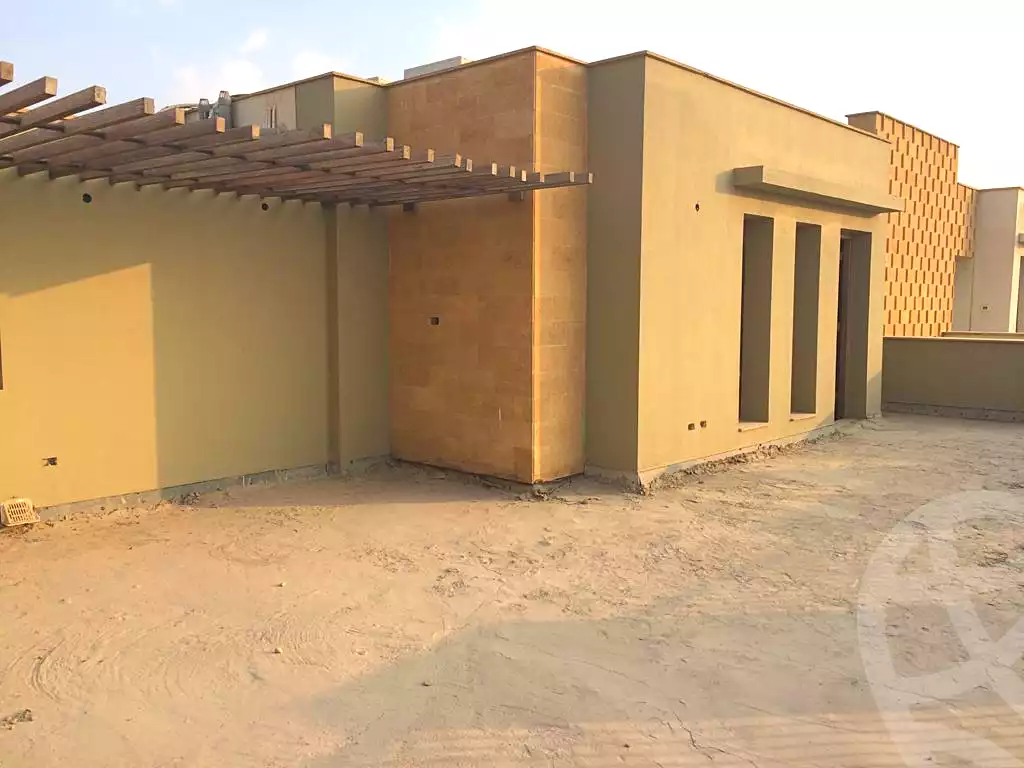 https://aqarmap.com.eg/en/listing/6908102-for-sale-cairo-el-sheikh-zayed-city-compounds-kmbwnd-wyst-twn-swdyk