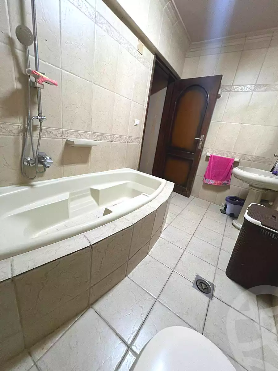 https://aqarmap.com.eg/en/listing/6924204-for-sale-cairo-helwan-helwan-el-sharkeya-heidar-st